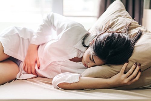 tại sao đàn ông thích quan hệ với gái trinh? chảy máu